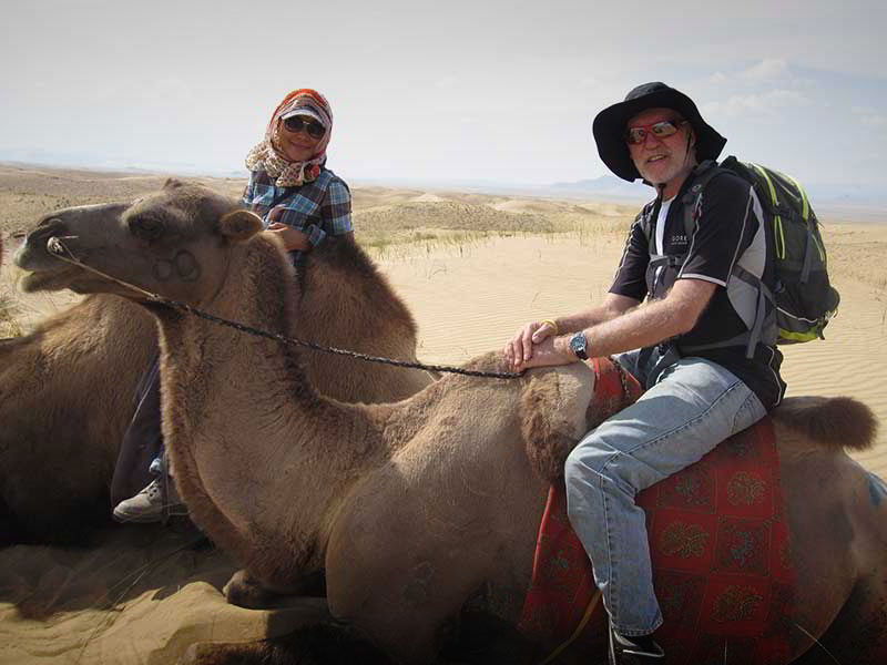 Steppenfuchs Reisen - Gäste auf dem Kamel
