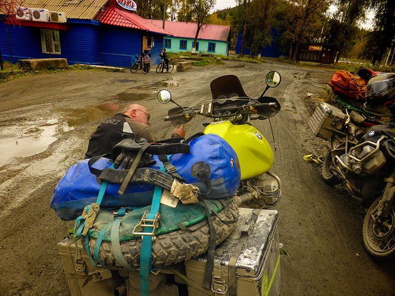 Steppenfuchs Reisen - Road of the bones in einer kleinen Ortschaft in Sibirien