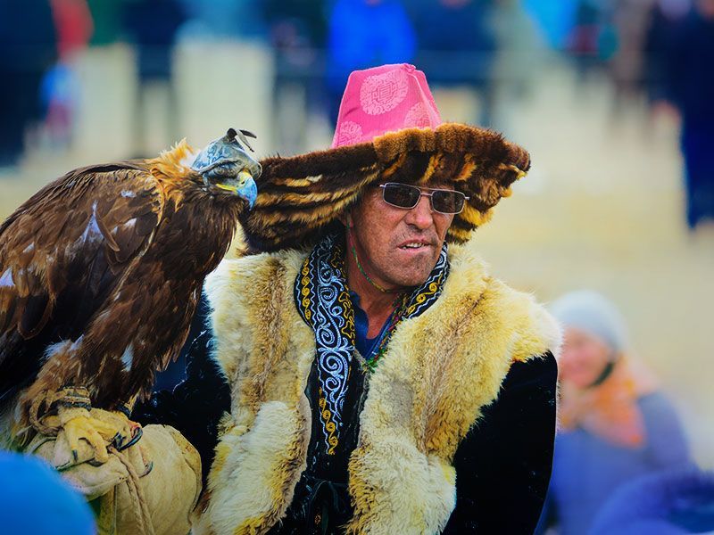 Steppenfuchs Reisen - Adlerjäger wartet auf den Beginn des Wettkampfes