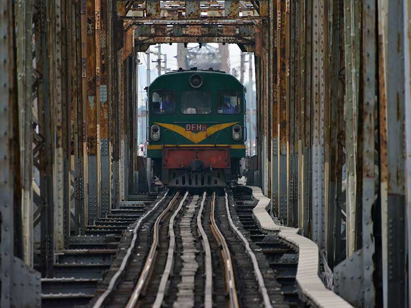 Steppenfuchs Reisen - Eisenbahnbrücke in Hanoi