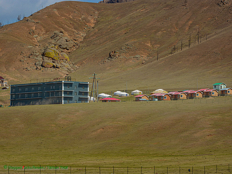 Steppenfuchs Reisen - Tereltsch - Mongolia -Jurtencamp, Hütten und Hotel