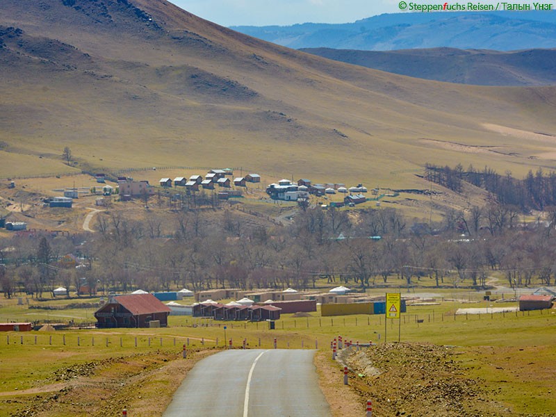 Steppenfuchs Reisen - Tereltsch - Mongolia -Einfahrt ins das Tal