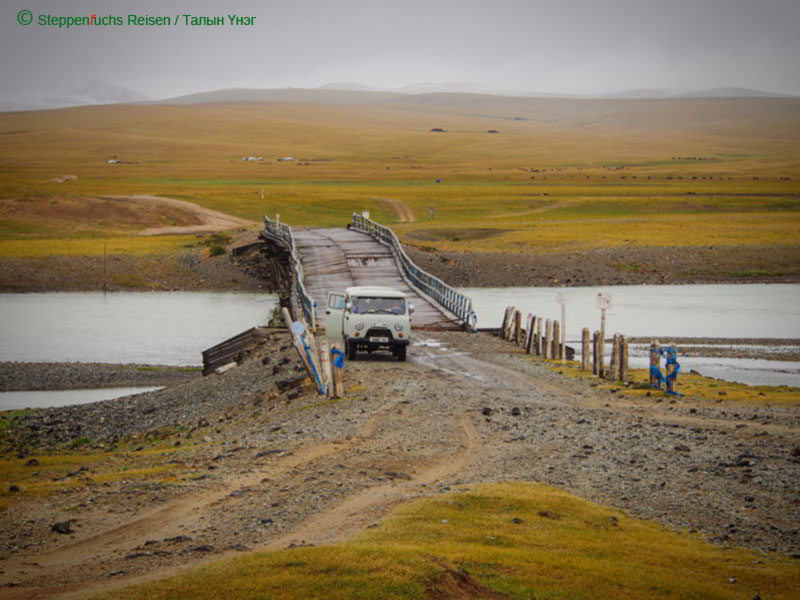 Steppenfuchs Reisen - verwegenen Holzbrücke in der Mongolei