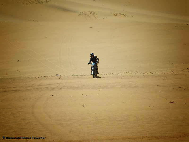 Steppenfuchs Reisen - Mit dem Motorrad in den Sandfeldern