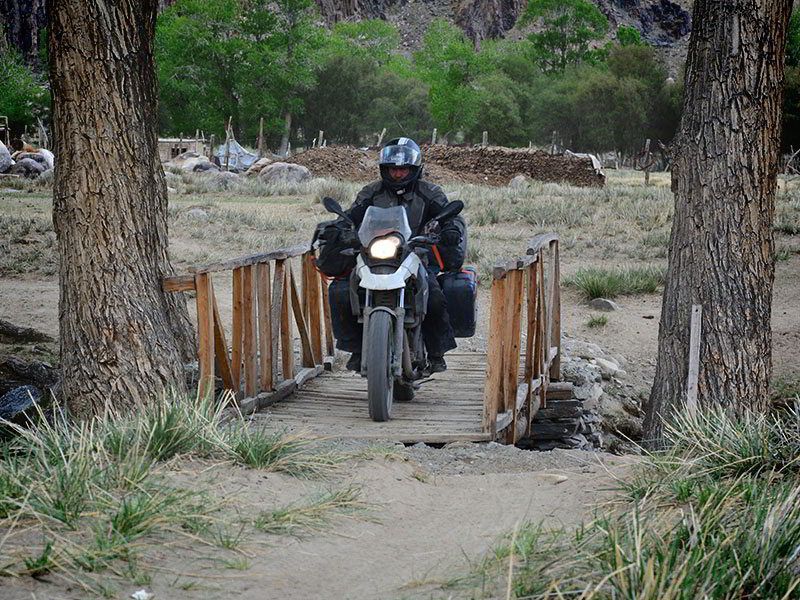 Steppenfuchs Reisen - Die Brücke für das Motorrad