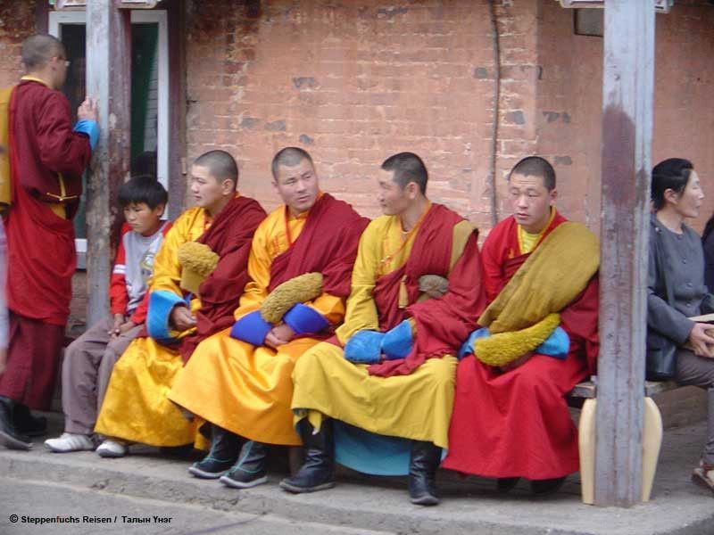 Steppenfuchs Reisen - Mönche im Kloster