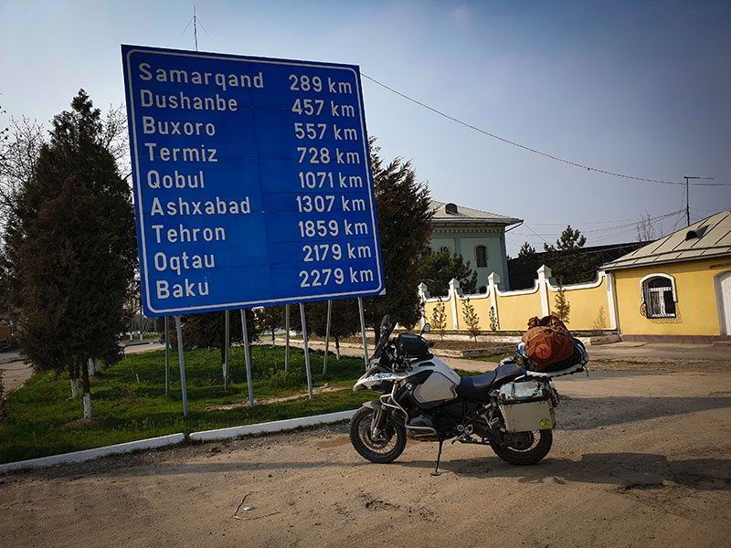 Steppenfuchs Reisen -Seidenstrasse Wegweiser auf dem Weg nach Europa