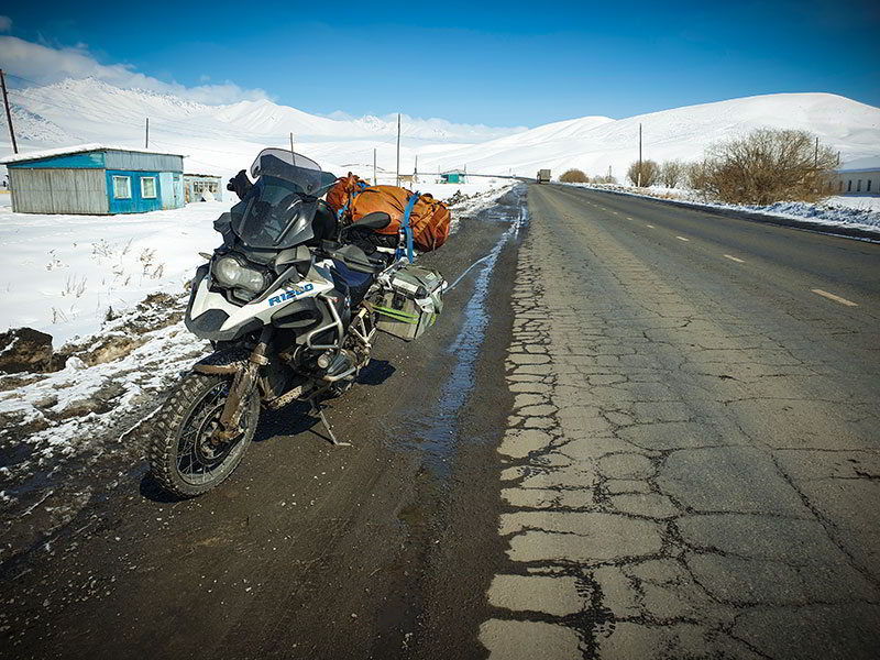 Steppenfuchs Reisen - Seidenstrasse Strasse im Pamirgebirge