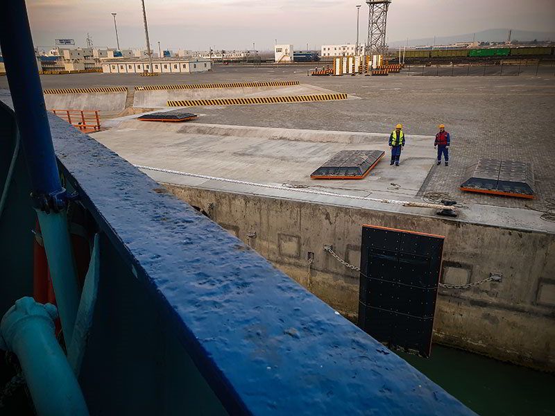 Steppenfuchs Reisen - Seidenstrasse Abfahrt fähre in turkmenbaschi