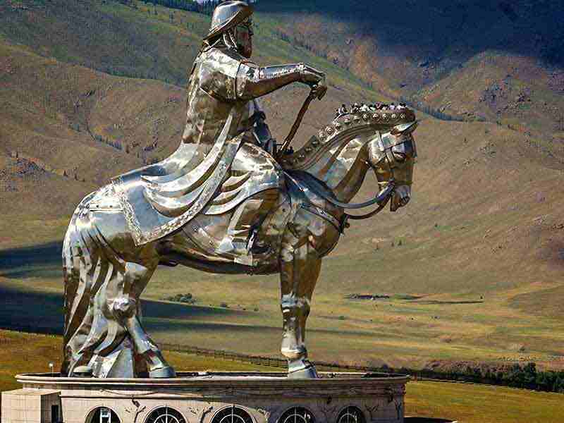 Steppenfuchs Reisen - Dshingges Khan Statue (Tsonjin Boldog),
