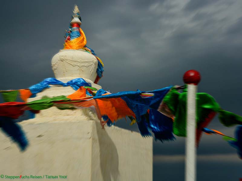 Steppenfuchs Reisen - Hadacks an einer Stupa
