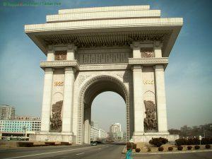 Steppenfuchs Reisen - Nordkorea - Pöngjang, Triumpfbogen